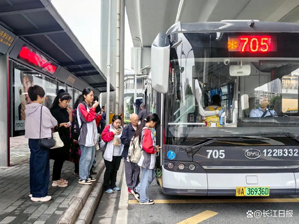 武漢公交：高考期間，這些人可免費乘坐