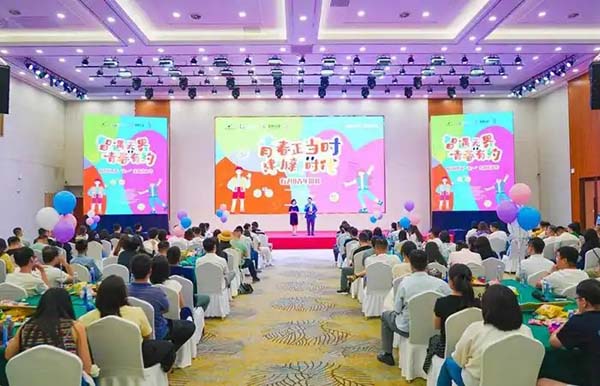 青島西海岸新區(qū)有ZHI青年“七一”主題嘉年華燃情啟幕